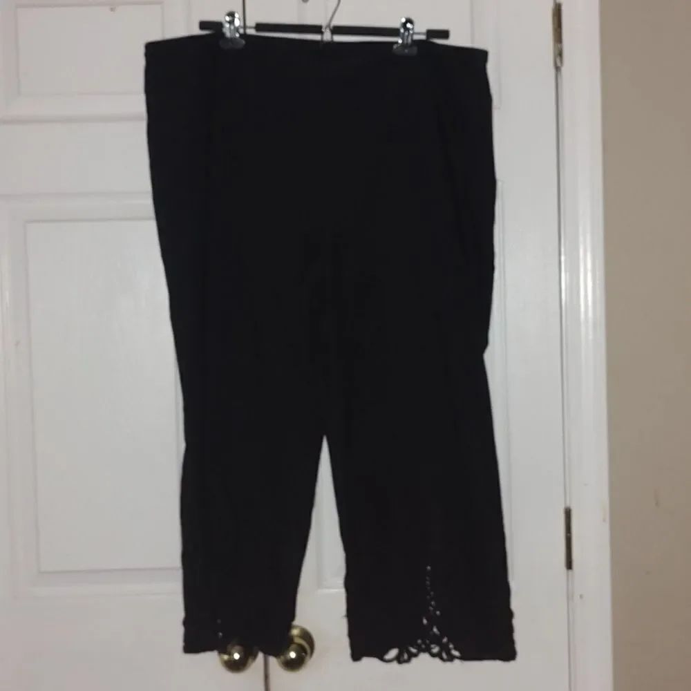 Attyre Black Rayon Nylon Spandex Caroline Crop Pants Cut Out Lace Sz 22W EUC